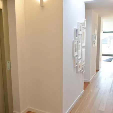 Sunny Penthouse Whith Balcony 9min Walk Main Station Porto