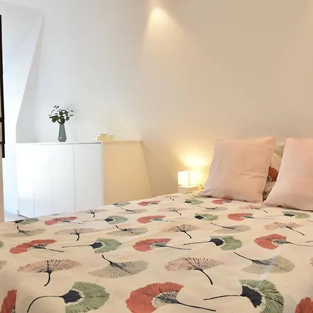 Sunny Penthouse Whith Balcony 9min Walk Main Station Oporto