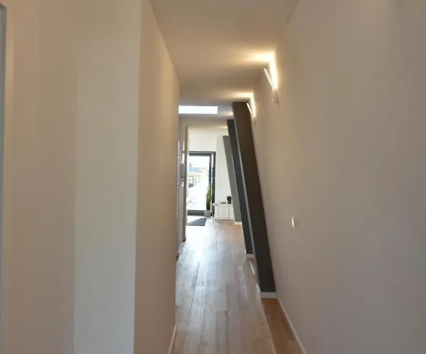 Apartamento Sunny Penthouse Whith Balcony 9min Walk Main Station Porto