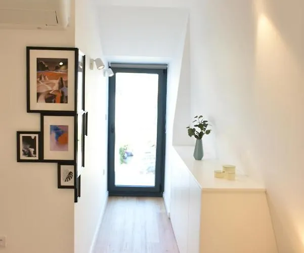 Apartament Sunny Penthouse Whith Balcony 9min Walk Main Station *