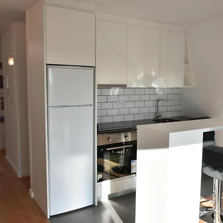 Apartamento Sunny Penthouse Whith Balcony 9min Walk Main Station
